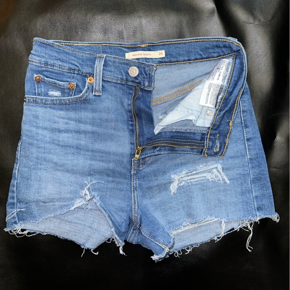 Levi's High Rise Shorts - Picture 3 of 5